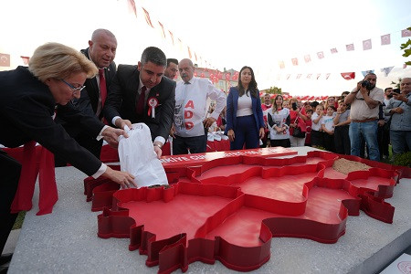 Vatan Topraklarıyla Türkiye'nin 100. Yıl Anıtı Oluşturuldu